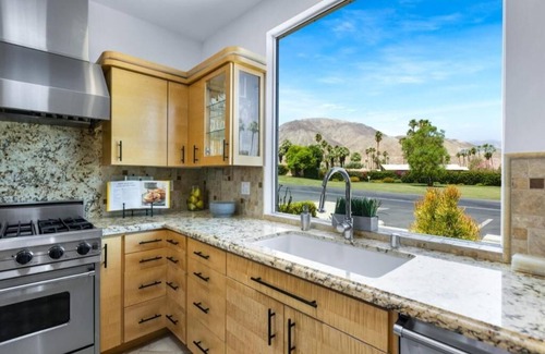 Palm Desert Condo | Mid-century chic! Casa de Palmas is a wonderful high end condo close to shops!