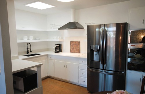 Orange Heights Condo | Mid-Century Chic Condo Near Restaurant Row