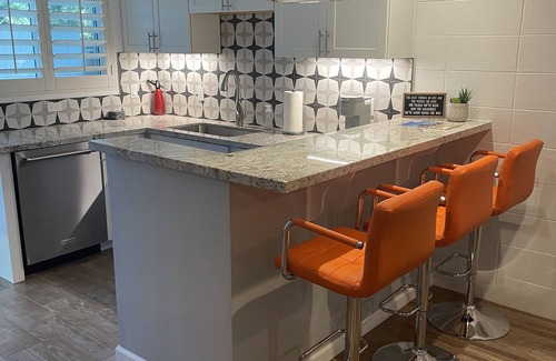 Magnesia Falls Cove Condo | Mid century condo in Magnesia Falls Cove
