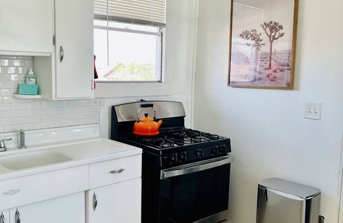 Twentynine Palms House | Mid Century Delight~5 miles from in Joshua Tree North Entrance