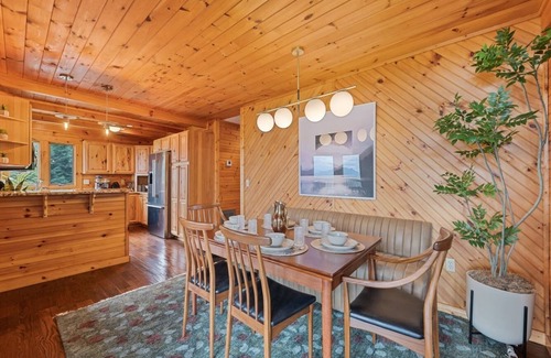 Waynesville House | Mid-Century Decor Cabin with Stunning Views