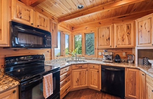 Waynesville House | Mid-Century Decor Cabin with Stunning Views