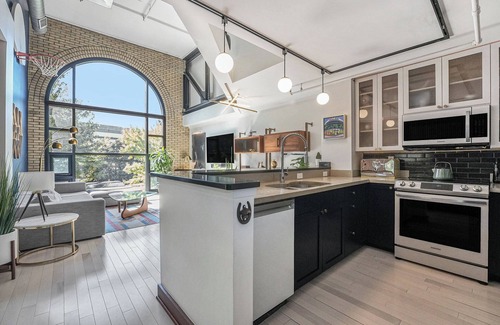 Grand Rapids Condo | Mid-Century Downtown Condo: Private Rooftop, Hot Tub, & Gym