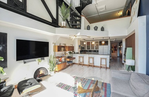 Grand Rapids Condo | Mid-Century Downtown Condo: Private Rooftop, Hot Tub, & Gym