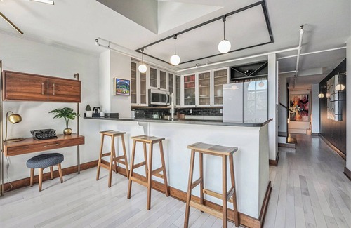 Grand Rapids Condo | Mid-Century Downtown Condo: Private Rooftop, Hot Tub, & Gym