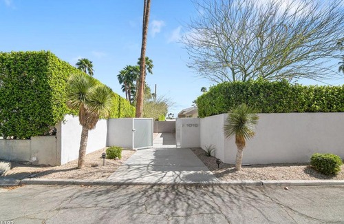 Racquet Club Estates Villa | Mid Century Escape - Movie Colony wd Private Pool