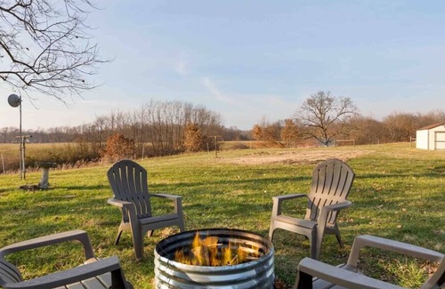 Plainview House | Mid-century Farmhouse- 35 acres- clean & quiet