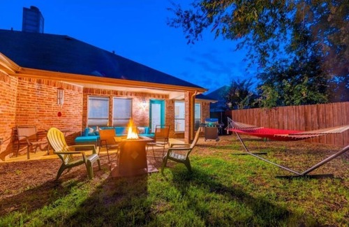 Elmo House | Mid-Century Gem by the Lake /5 Minutes to Rockwall Harbor