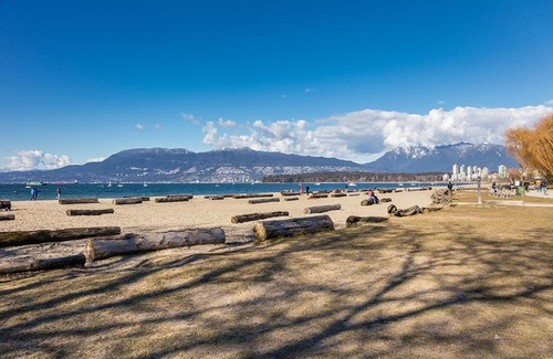 Kitsilano Apartment | Mid Century Getaway Home - Kitsilano - Vancouver