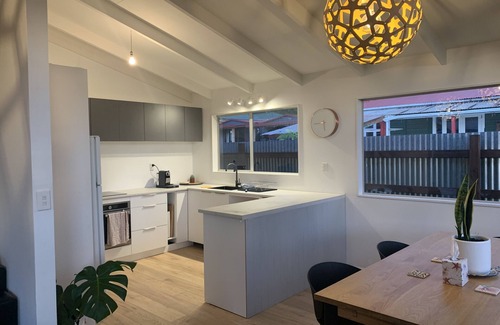 Franz Josef Glacier House | Mid century house in Central Franz location