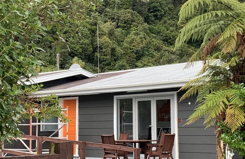 Franz Josef Glacier House | Mid century house in Central Franz location