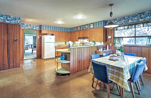 Brownsville House | Mid-Century Hideaway: Spacious Brownsville Home!