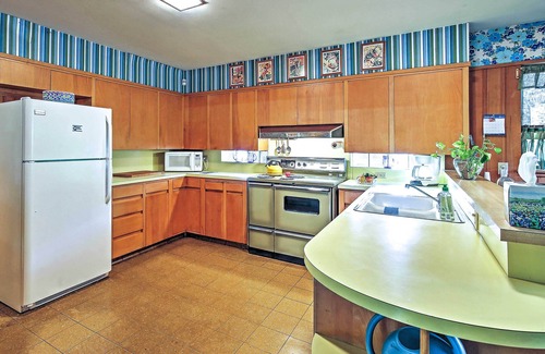 Brownsville House | Mid-Century Hideaway: Spacious Brownsville Home!