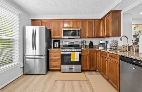 Centreville House | Mid-Century Home,4BDR, 3 LVL, Close To IAD Airport