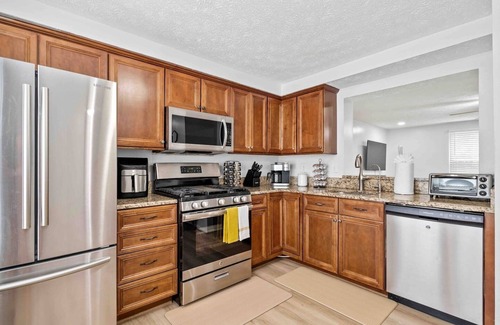 Centreville House | Mid-Century Home,4BDR, 3 LVL, Close To IAD Airport