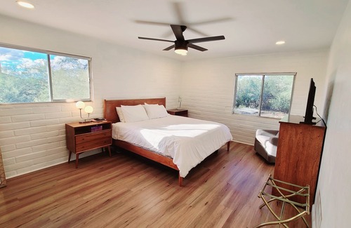 Westward Look Terrace House | Mid-Century Home in Foothills with Pool