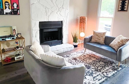 Southwest Raleigh House | Mid-century home minutes from downtown Raleigh
