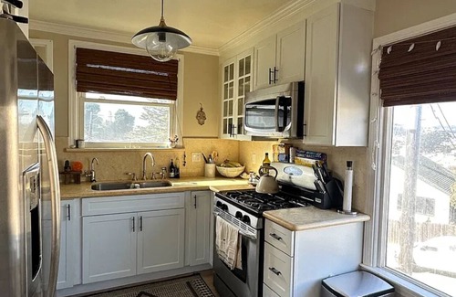 Southern Hills House | Mid-Century Home 3bd 1 bath, Easy Parking Comfortable San Francisco Neighborhood