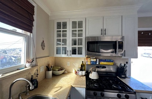 Southern Hills House | Mid-Century Home 3bd 1 bath, Easy Parking Comfortable San Francisco Neighborhood