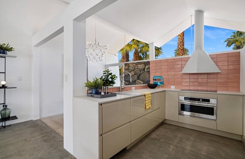 Old Las Palmas Condo | Mid-Century Icon Steps to Downtown Palm Springs, 2 Bed/2 Bath plus Den