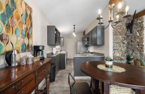 Cherokee Village House | Mid-Century Lakefront Home, Dog-Friendly with Hot Tub