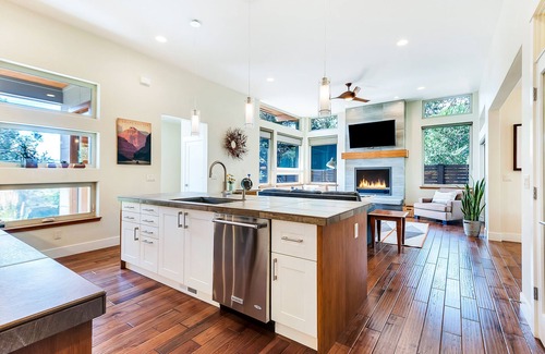 West Hills House | Mid Century Luxury Home; Westside; Walk Everywhere