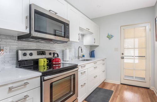 Winter Park Apartment | Mid Century Luxury, 1 block from Park Ave (#3)