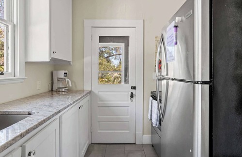 Seminole Heights Apartment | Mid-Century Manor - close to Downtown and food spots