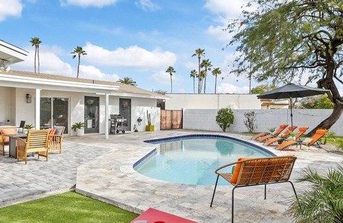 Scottsdale House | MID-CENTURY MARVEL: HEATED POOL + HAMMOCK + MORE