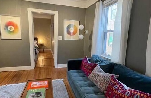 West End Apartment | Mid-Century Mod -West End 1 BR- Sleeps 2- 4 Guests