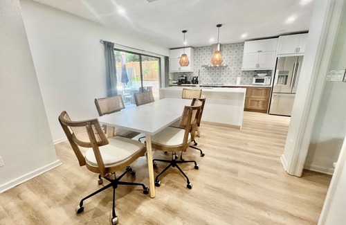 Longwood House | Mid Century Modern 3-bedroom house close to everything in Orlando Up to 7 Guests