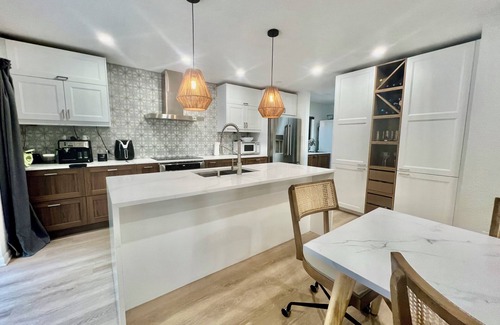 Longwood House | Mid Century Modern 3-bedroom house close to everything in Orlando Up to 7 Guests
