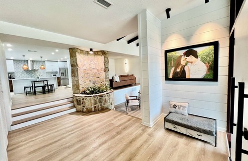 Longwood House | Mid Century Modern 3-bedroom house close to everything in Orlando Up to 7 Guests