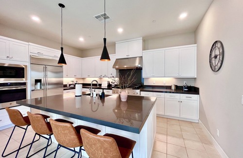 Irvine House | Mid-Century Modern 3BR in Great park Irvine