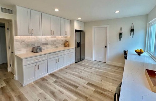 San Carlos House | Mid-century, modern 5-bedroom home w/ fireplaces