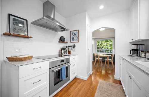East Sacramento House | Mid-Century Modern Bungalow Near McKinley Park!