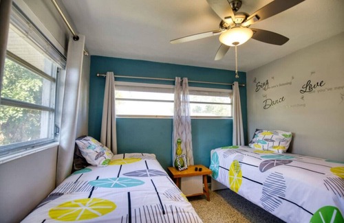 Ridge Wood Heights House | Mid-Century Modern BBQ & Beach Siesta Key