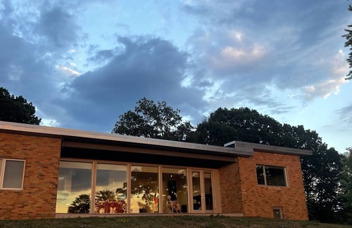 Hollowville House | Mid-Century Modern Country Home - 10 minutes to Hudson!