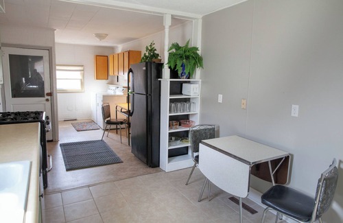 Brookfield House | Mid Century Modern Digs with AC, WiFi in Brookfield