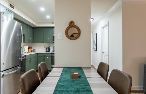 Pentagon City Condo | Mid Century Modern Deluxe 2BR Cozy King bed l GYM l Tranquil 5 min to DC/Mall/✈️