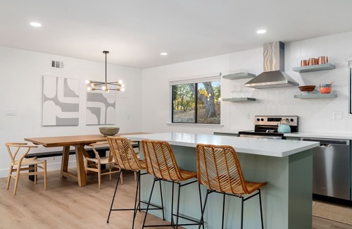 Loomis House | Mid Century Modern Escape 4 Br w/Pool - 1.7 acres