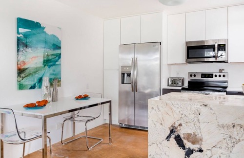 Camelback East Condo | *Mid Century Modern Foodie Paradise* Great Architecture, Design & Good Eats!