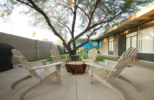 Camelback East Condo | *Mid Century Modern Foodie Paradise* Great Architecture, Design & Good Eats!