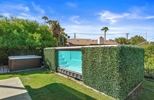 Palm Desert House | Mid Century Modern home -newly renovated with swim jet pool, spa on golf course!