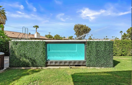 Palm Desert House | Mid Century Modern home -newly renovated with swim jet pool, spa on golf course!