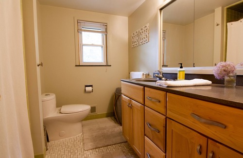 Bryant Pattengill East House | Mid Century Modern House: Beautiful, Spacious & Close To Stadium