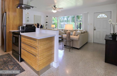 Vamo House | Mid-Century Modern Home in Waterfront Neighborhood