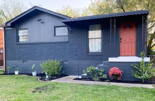 North Nashville House | Mid-Century Modern Home Near Downtown with Free Parking