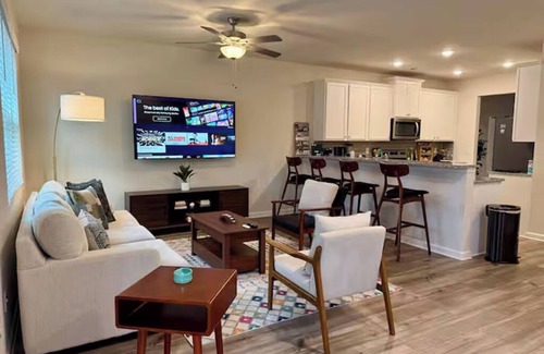 Decatur House | Mid-century Modern Lakefront Townhome