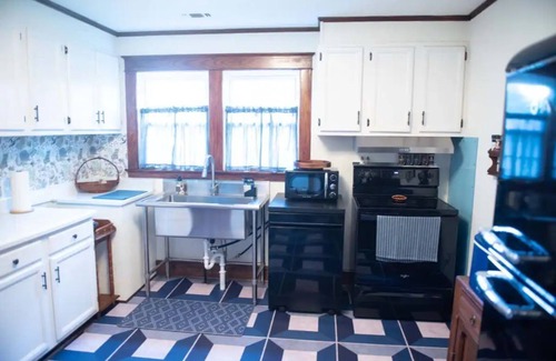Moon House | Mid-century modern meets classic cape on the coast. n